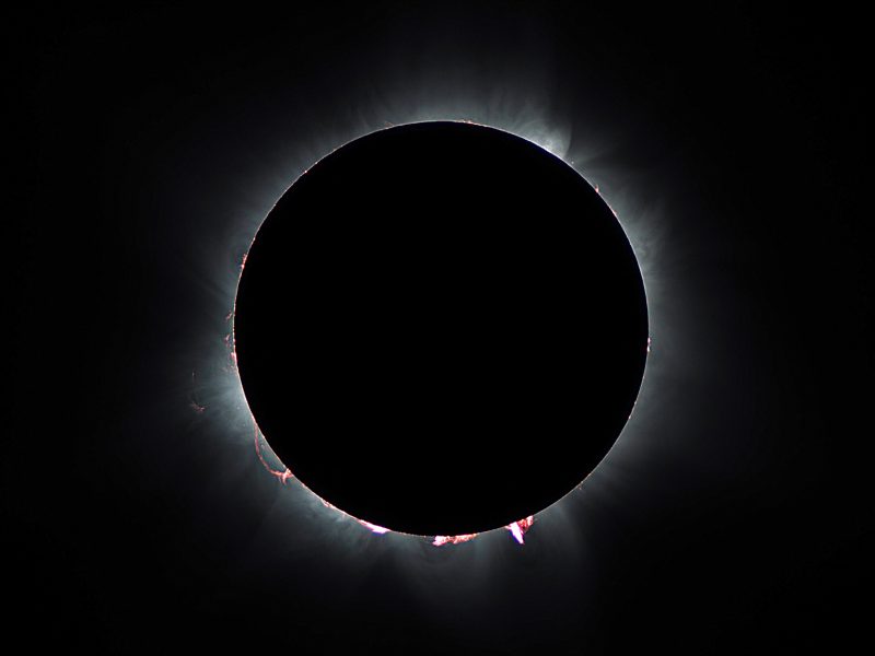 Eclipse solar total capturado por Óscar Martín Mesonero