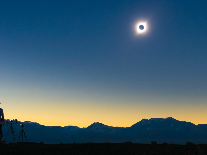 Eclipse solar total capturado por Óscar Martín Mesonero